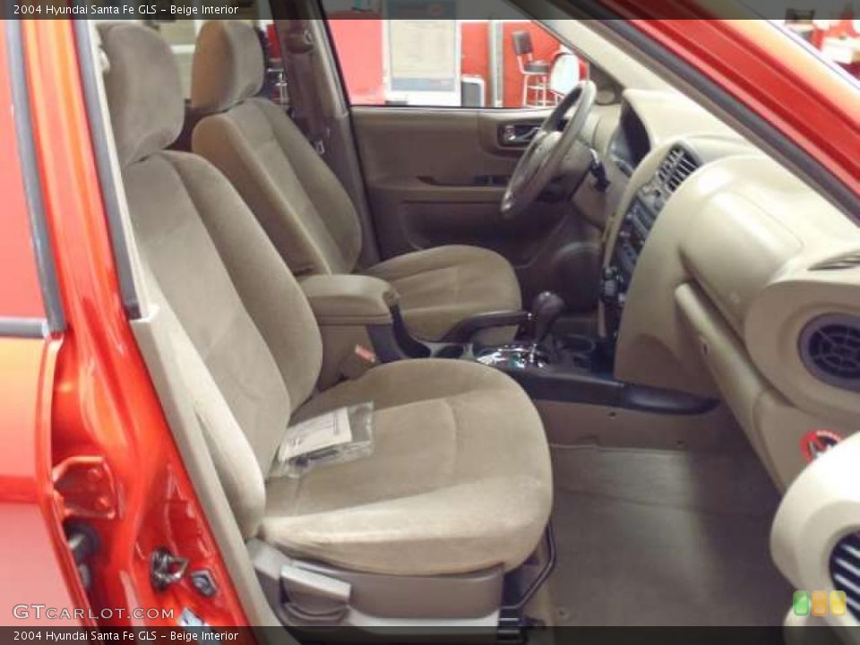 Beige Interior Photo for the 2004 Hyundai Santa Fe GLS #37778880