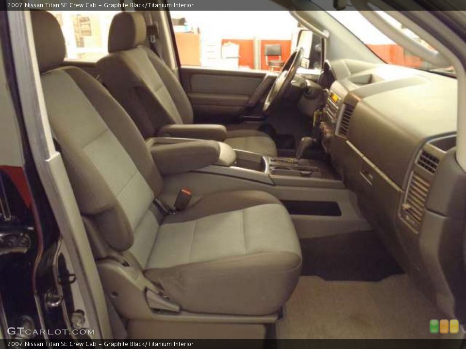 Graphite Black/Titanium Interior Photo for the 2007 Nissan Titan SE Crew Cab #37779992