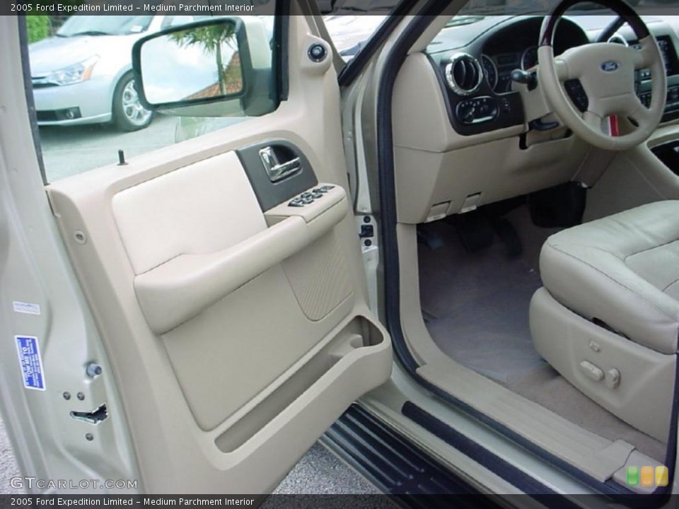 Medium Parchment Interior Photo for the 2005 Ford Expedition Limited #37797312