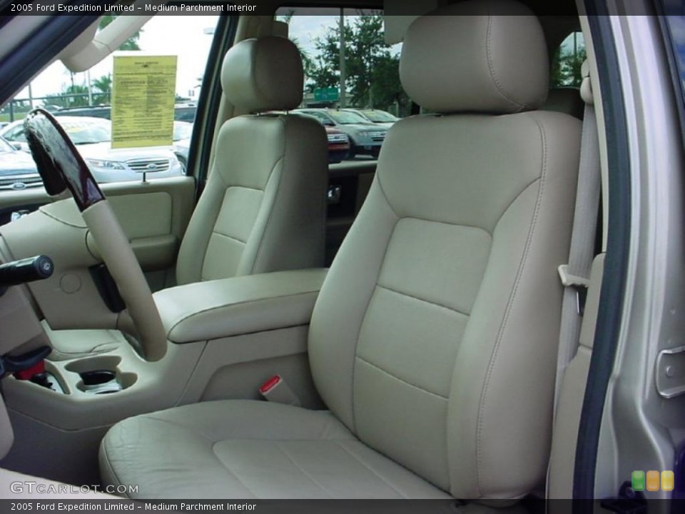 Medium Parchment Interior Photo for the 2005 Ford Expedition Limited #37797336