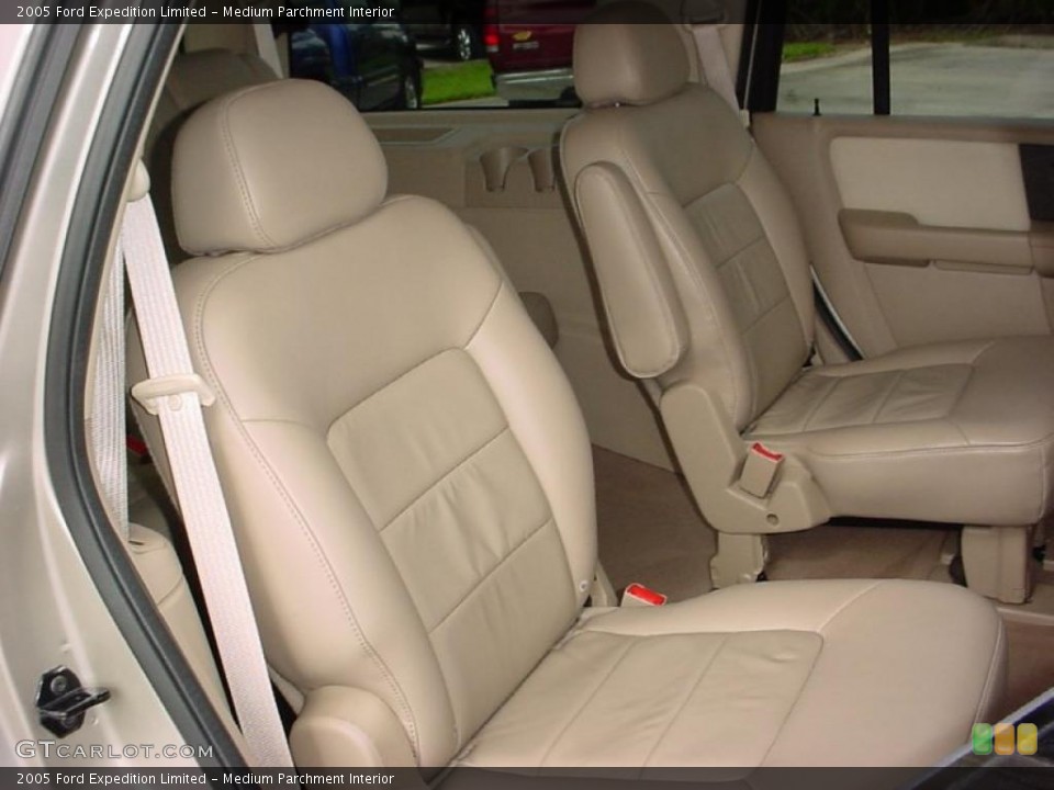Medium Parchment Interior Photo for the 2005 Ford Expedition Limited #37797372