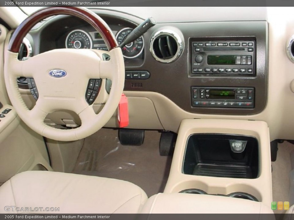 Medium Parchment Interior Photo for the 2005 Ford Expedition Limited #37797488