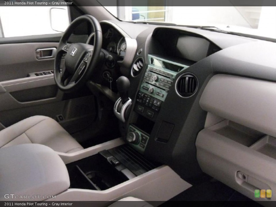Gray Interior Photo for the 2011 Honda Pilot Touring #37804900