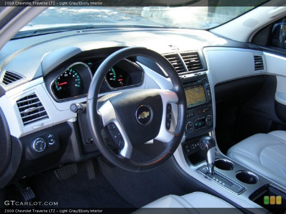 Light Gray/Ebony Interior Photo for the 2009 Chevrolet Traverse LTZ #37829418