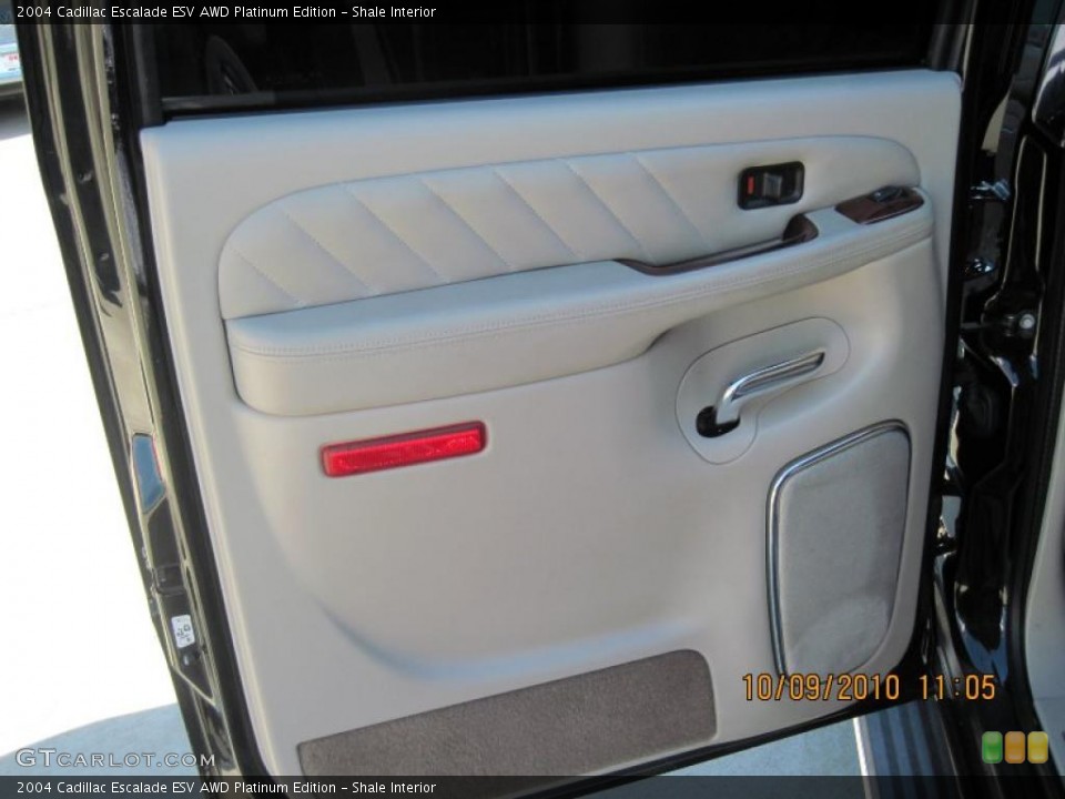 Shale Interior Photo for the 2004 Cadillac Escalade ESV AWD Platinum Edition #37880384