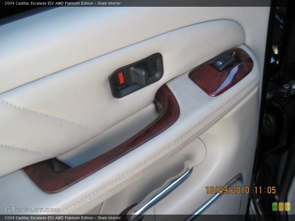 Shale Interior Photo for the 2004 Cadillac Escalade ESV AWD Platinum Edition #37880400