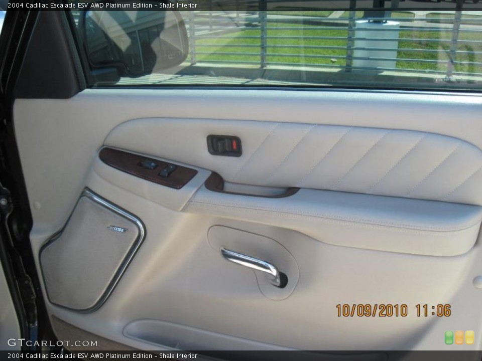 Shale Interior Photo for the 2004 Cadillac Escalade ESV AWD Platinum Edition #37880464