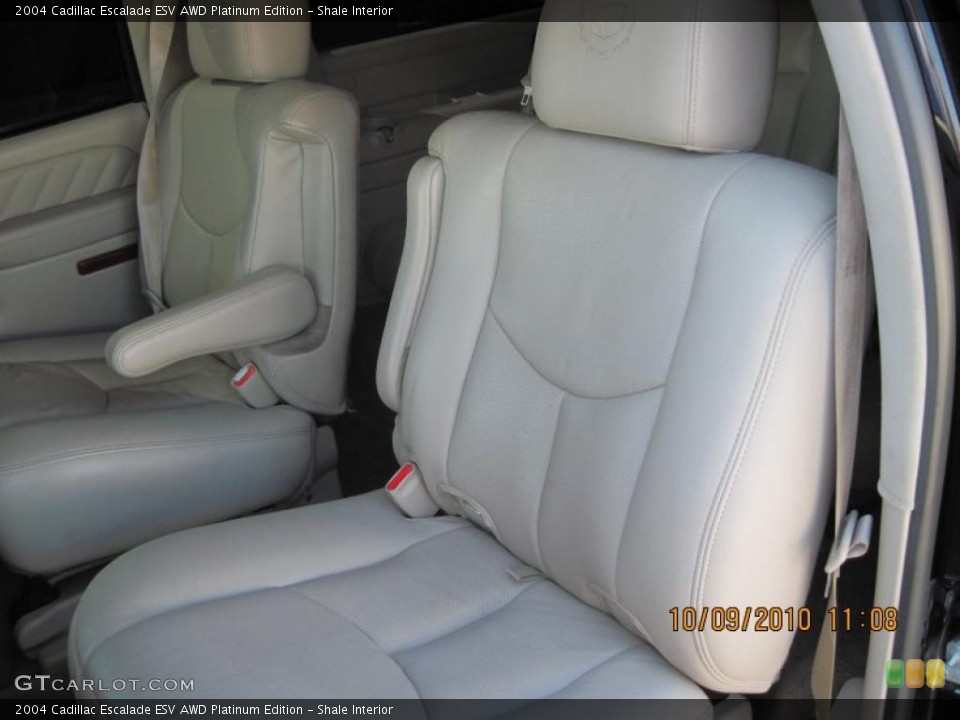 Shale Interior Photo for the 2004 Cadillac Escalade ESV AWD Platinum Edition #37880512