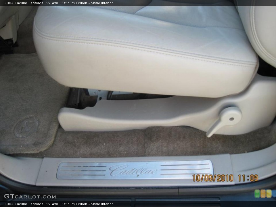 Shale Interior Controls for the 2004 Cadillac Escalade ESV AWD Platinum Edition #37880596