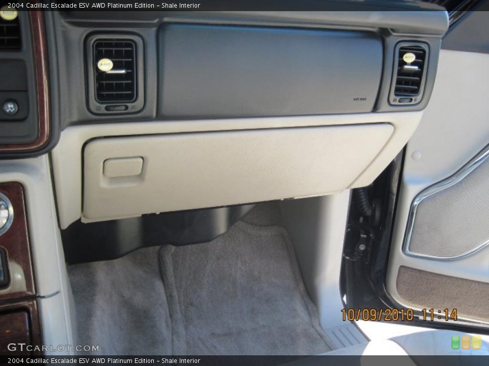 Shale Interior Photo for the 2004 Cadillac Escalade ESV AWD Platinum Edition #37880748