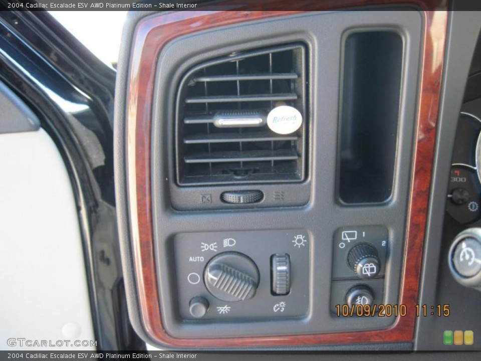 Shale Interior Controls for the 2004 Cadillac Escalade ESV AWD Platinum Edition #37880876