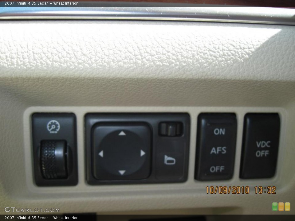 Wheat Interior Controls for the 2007 Infiniti M 35 Sedan #37882212