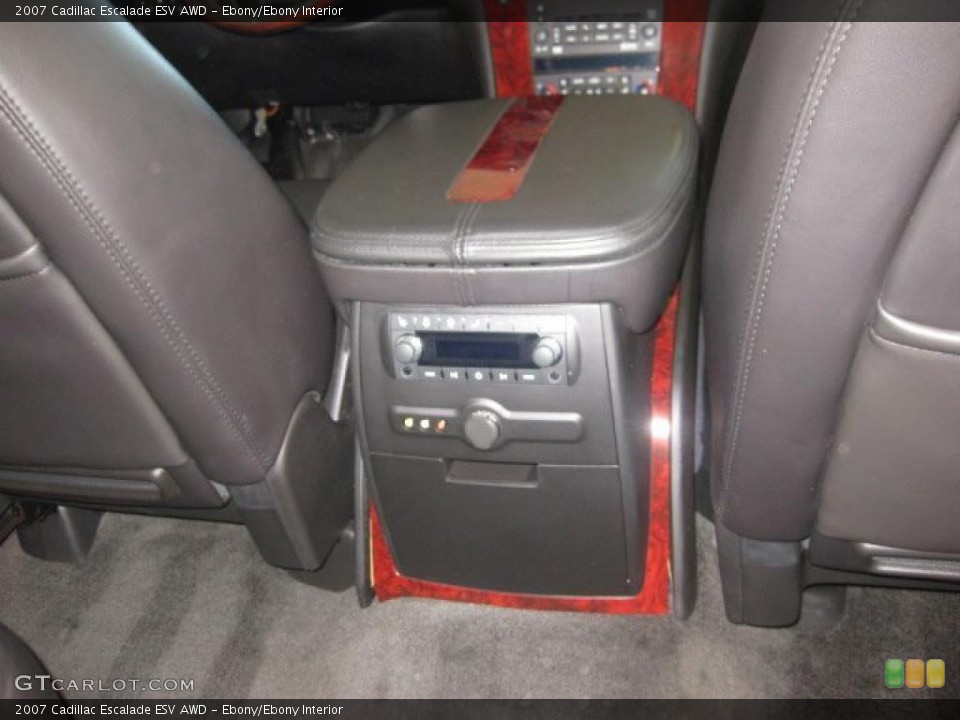Ebony/Ebony Interior Controls for the 2007 Cadillac Escalade ESV AWD #37886252