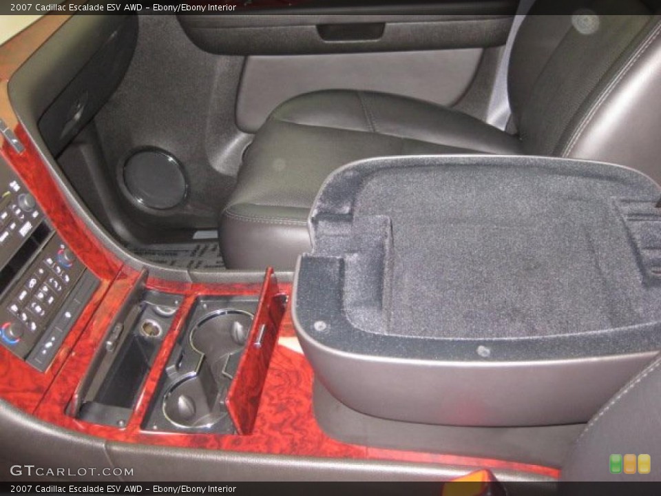 Ebony/Ebony Interior Controls for the 2007 Cadillac Escalade ESV AWD #37886256