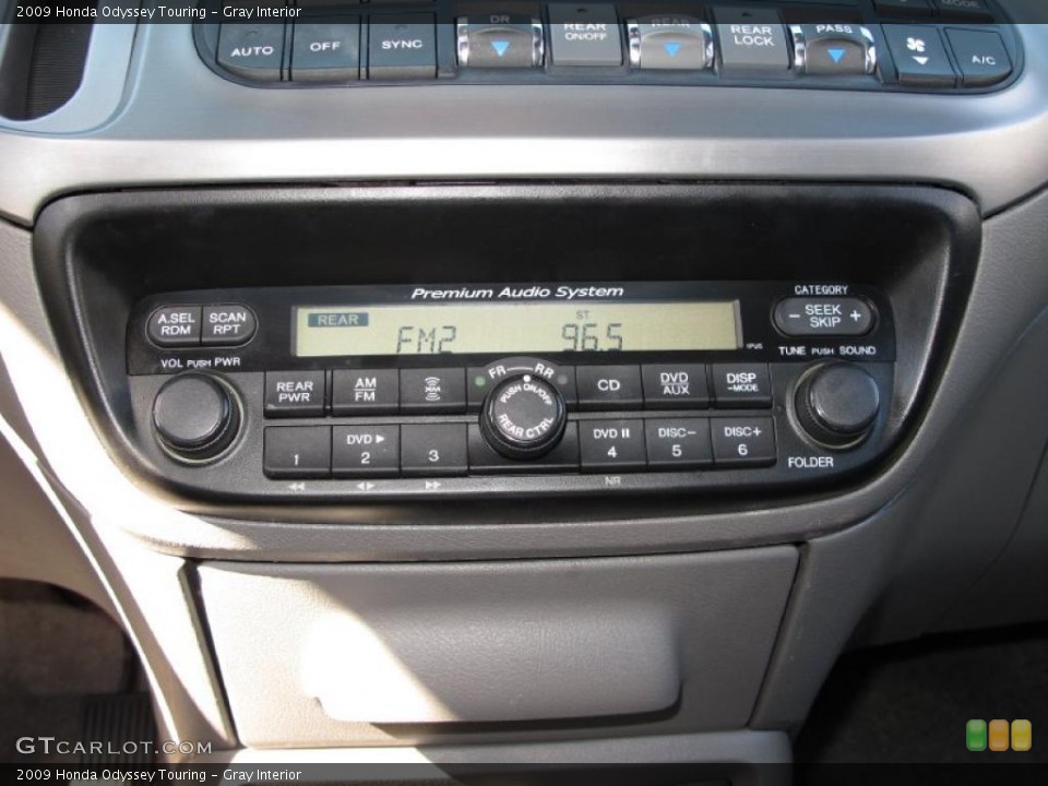 Gray Interior Controls for the 2009 Honda Odyssey Touring #37888976