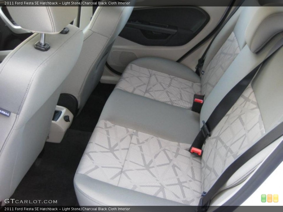 Light Stone/Charcoal Black Cloth Interior Photo for the 2011 Ford Fiesta SE Hatchback #37889504