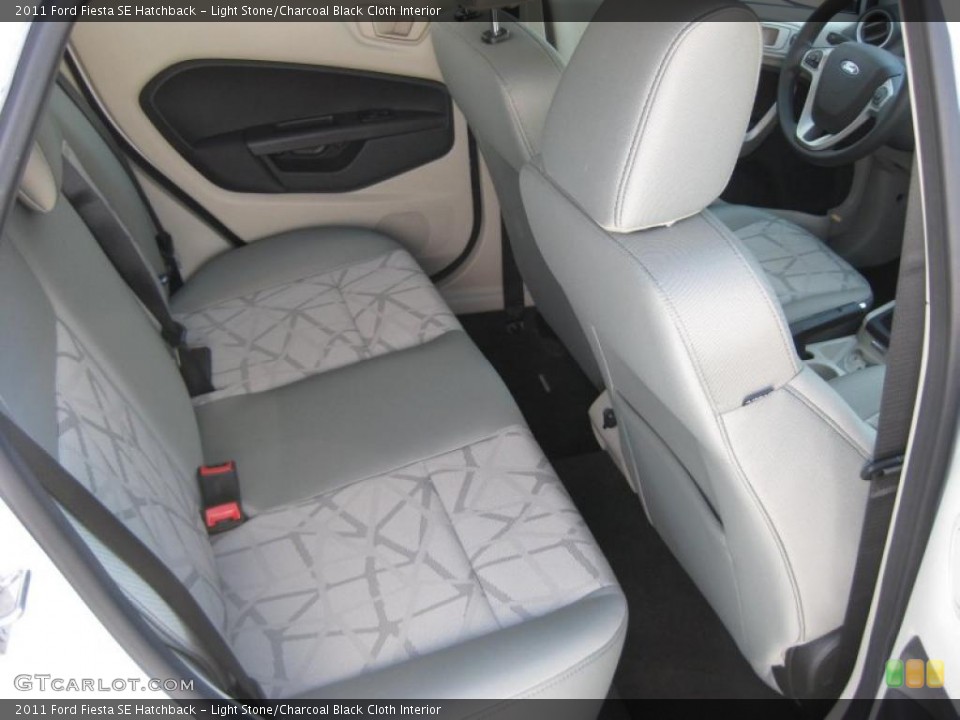 Light Stone/Charcoal Black Cloth Interior Photo for the 2011 Ford Fiesta SE Hatchback #37889596