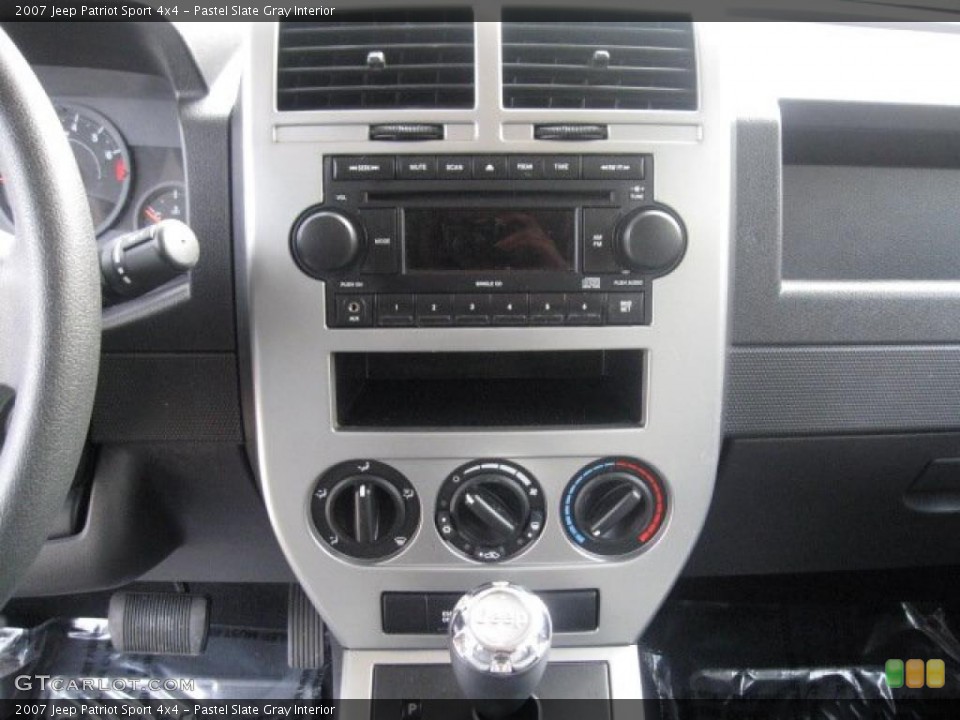 Pastel Slate Gray Interior Controls for the 2007 Jeep Patriot Sport 4x4 #37902575