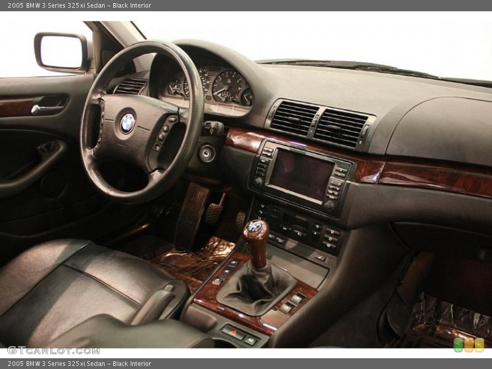 Black Interior Photo for the 2005 BMW 3 Series 325xi Sedan #37904147