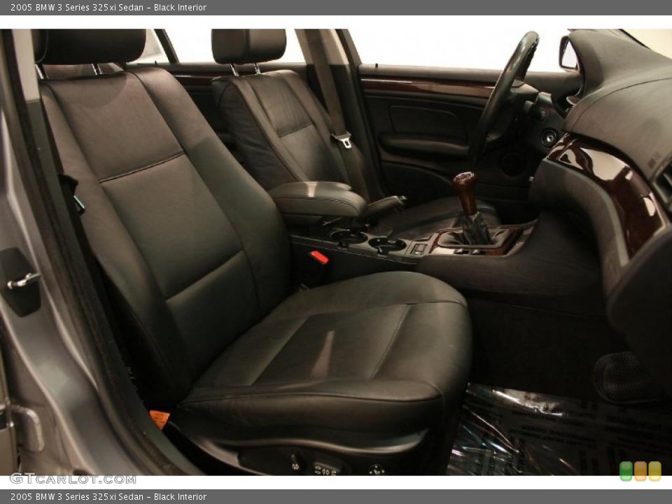 Black Interior Photo for the 2005 BMW 3 Series 325xi Sedan #37904163