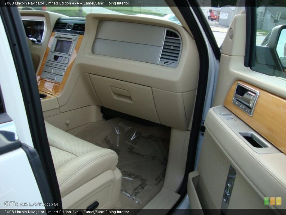 Camel/Sand Piping Interior Photo for the 2008 Lincoln Navigator Limited Edition 4x4 #37906443