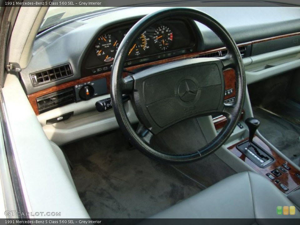 Grey Interior Photo for the 1991 Mercedes-Benz S Class 560 SEL #37912549