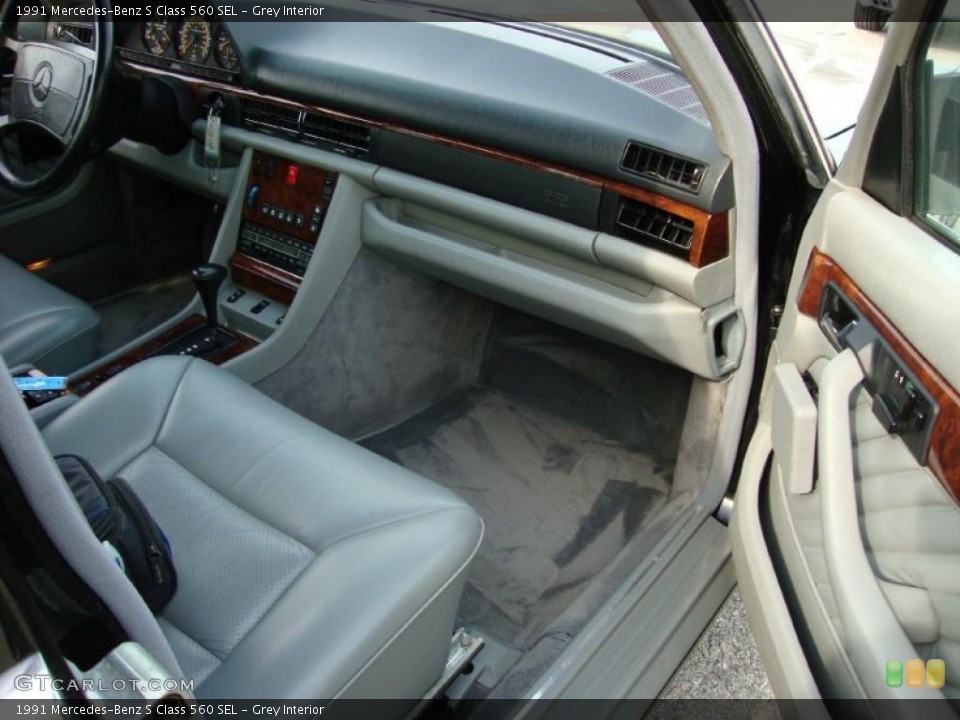 Grey Interior Photo for the 1991 Mercedes-Benz S Class 560 SEL #37912661