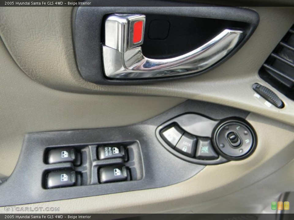 Beige Interior Controls for the 2005 Hyundai Santa Fe GLS 4WD #37913049
