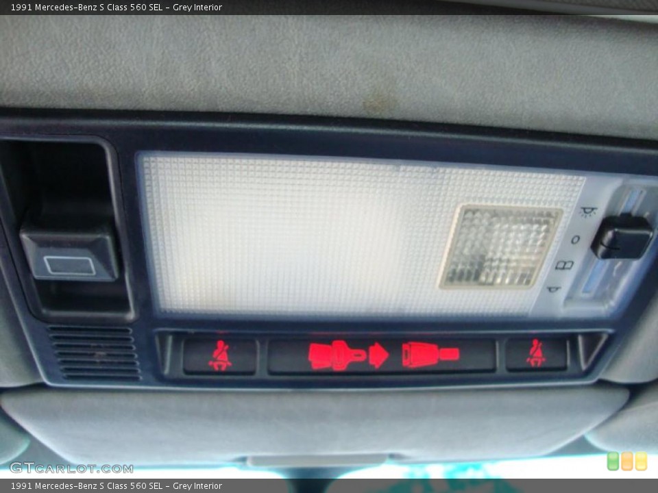 Grey Interior Controls for the 1991 Mercedes-Benz S Class 560 SEL #37913125