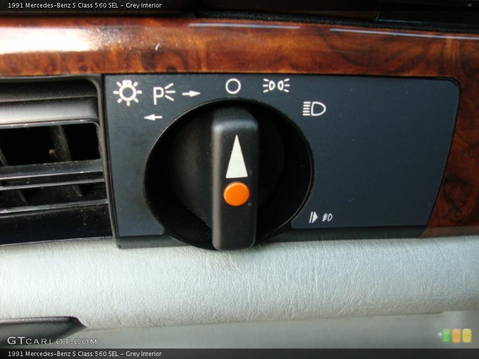 Grey Interior Controls for the 1991 Mercedes-Benz S Class 560 SEL #37913189