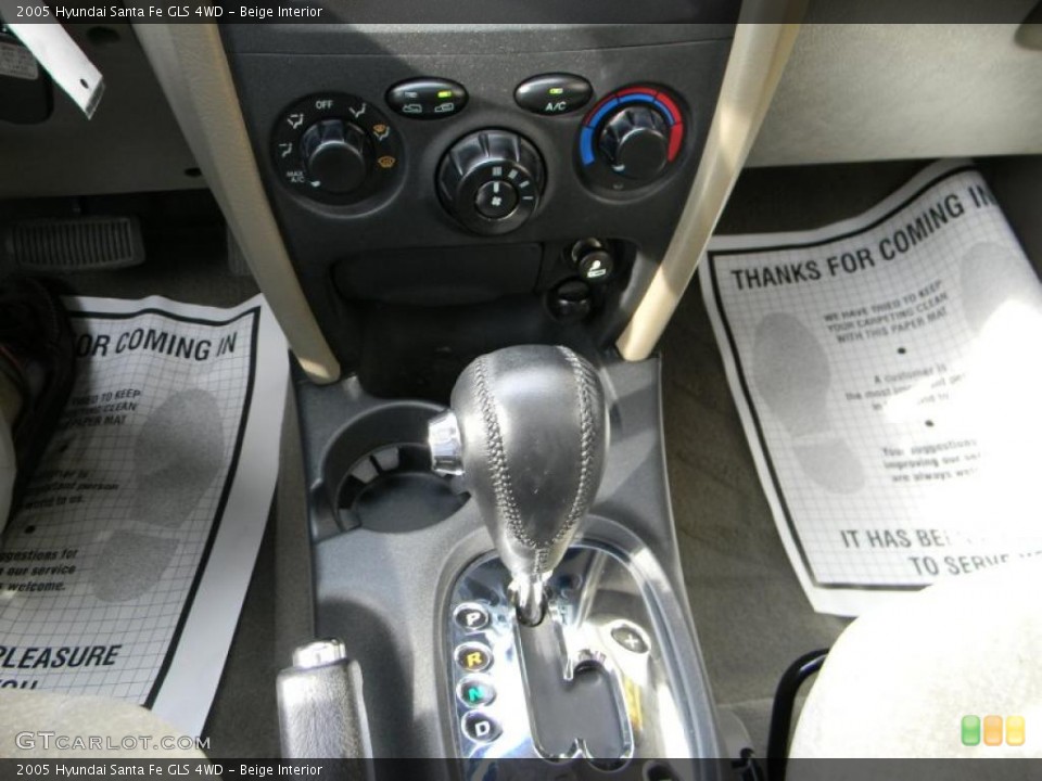 Beige Interior Controls for the 2005 Hyundai Santa Fe GLS 4WD #37913197