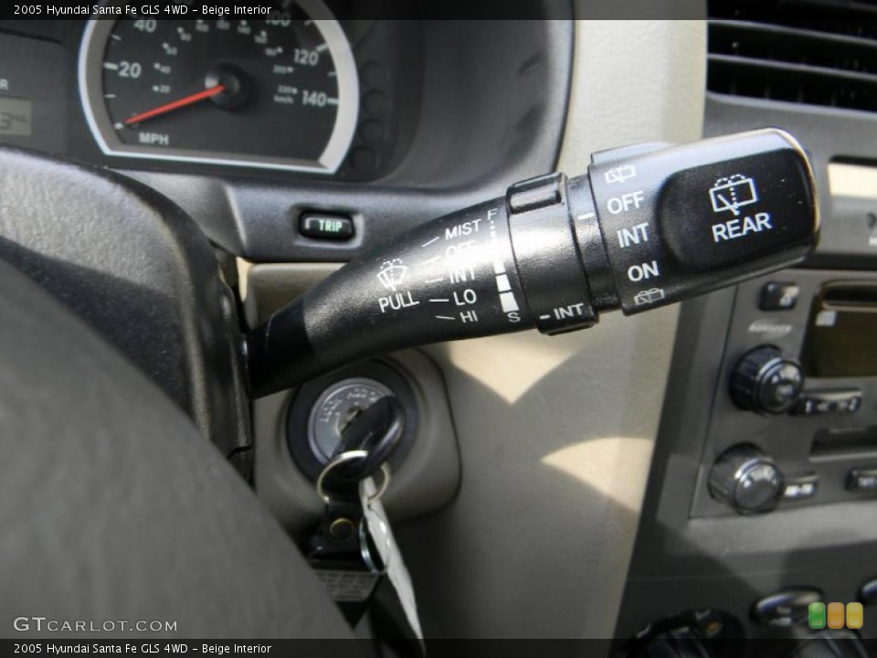 Beige Interior Controls for the 2005 Hyundai Santa Fe GLS 4WD #37913281