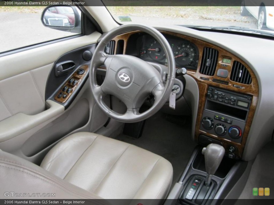 Beige Interior Photo for the 2006 Hyundai Elantra GLS Sedan #37931930