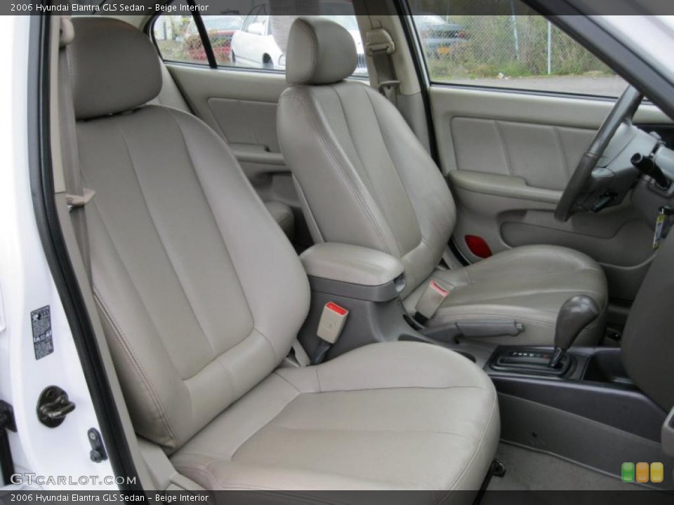 Beige Interior Photo for the 2006 Hyundai Elantra GLS Sedan #37932058