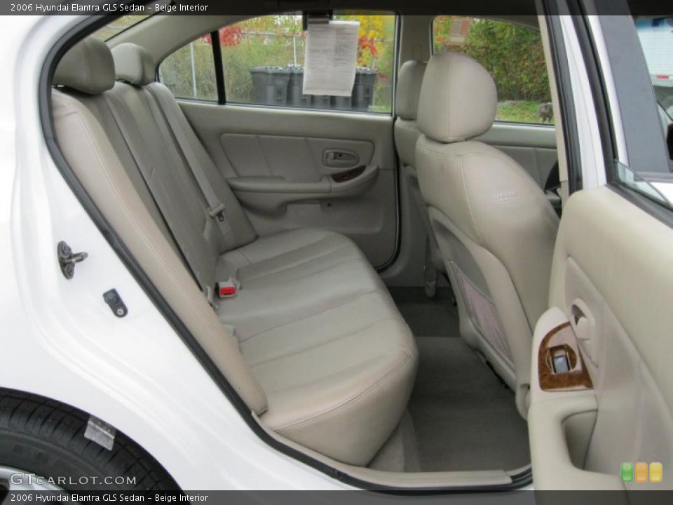Beige Interior Photo for the 2006 Hyundai Elantra GLS Sedan #37932106