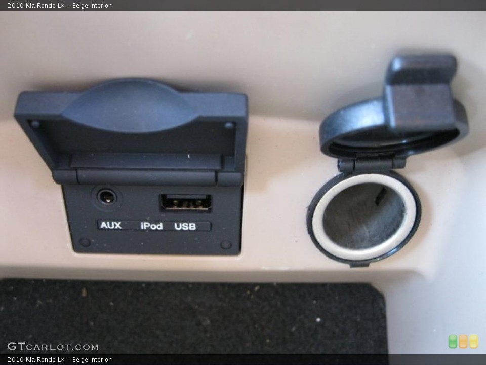 Beige Interior Controls for the 2010 Kia Rondo LX #37935754