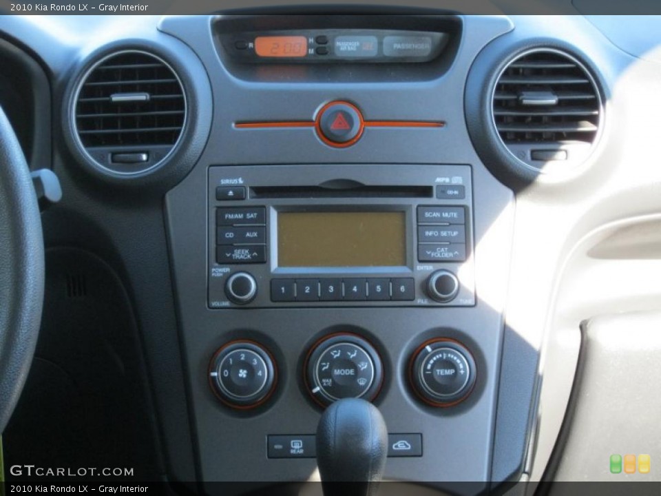 Gray Interior Controls for the 2010 Kia Rondo LX #37938346