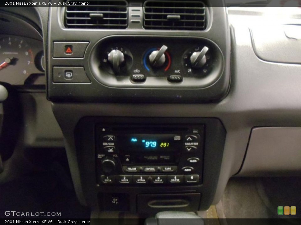 Dusk Gray Interior Controls for the 2001 Nissan Xterra XE V6 #37944551