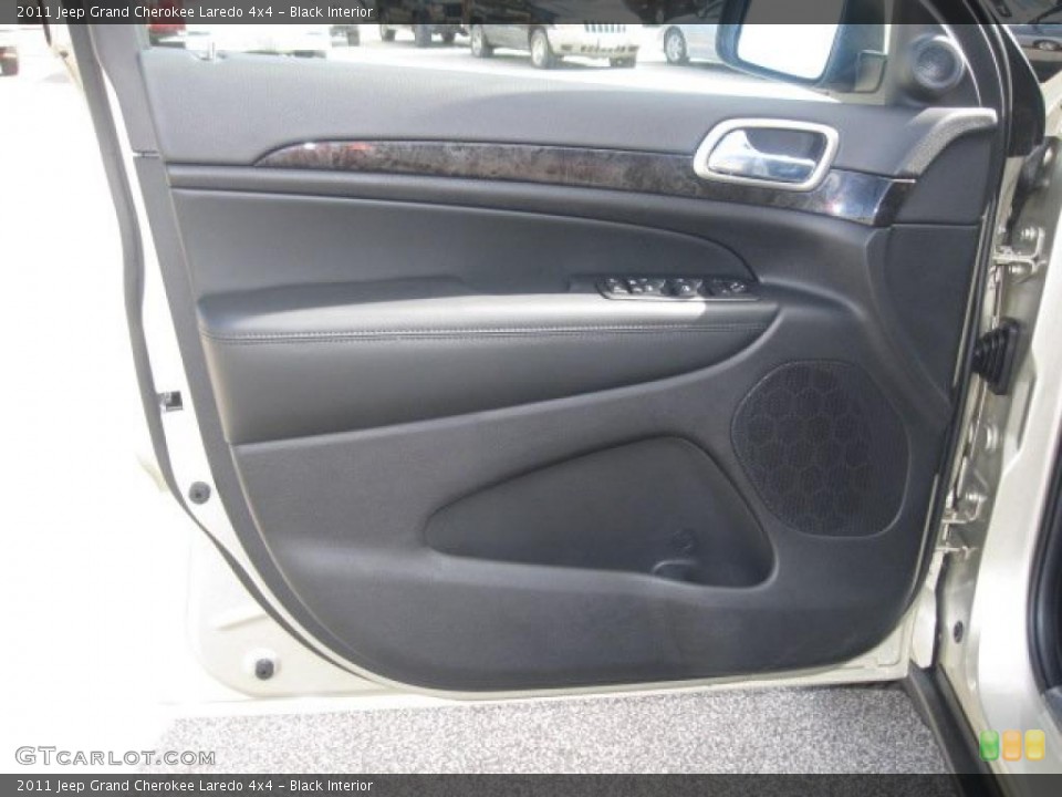 Black Interior Photo for the 2011 Jeep Grand Cherokee Laredo 4x4 #37955540