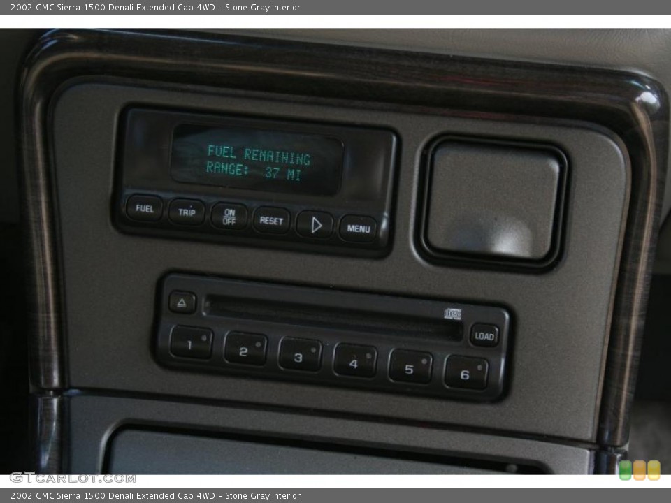 Stone Gray Interior Controls for the 2002 GMC Sierra 1500 Denali Extended Cab 4WD #37961132