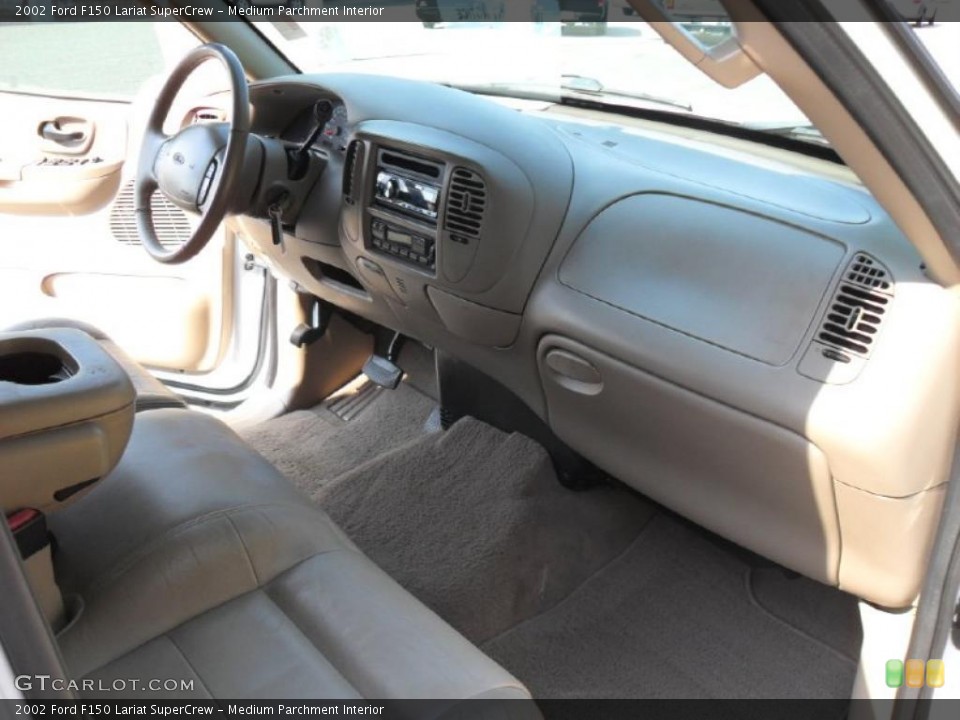 Medium Parchment Interior Photo for the 2002 Ford F150 Lariat SuperCrew #37966167