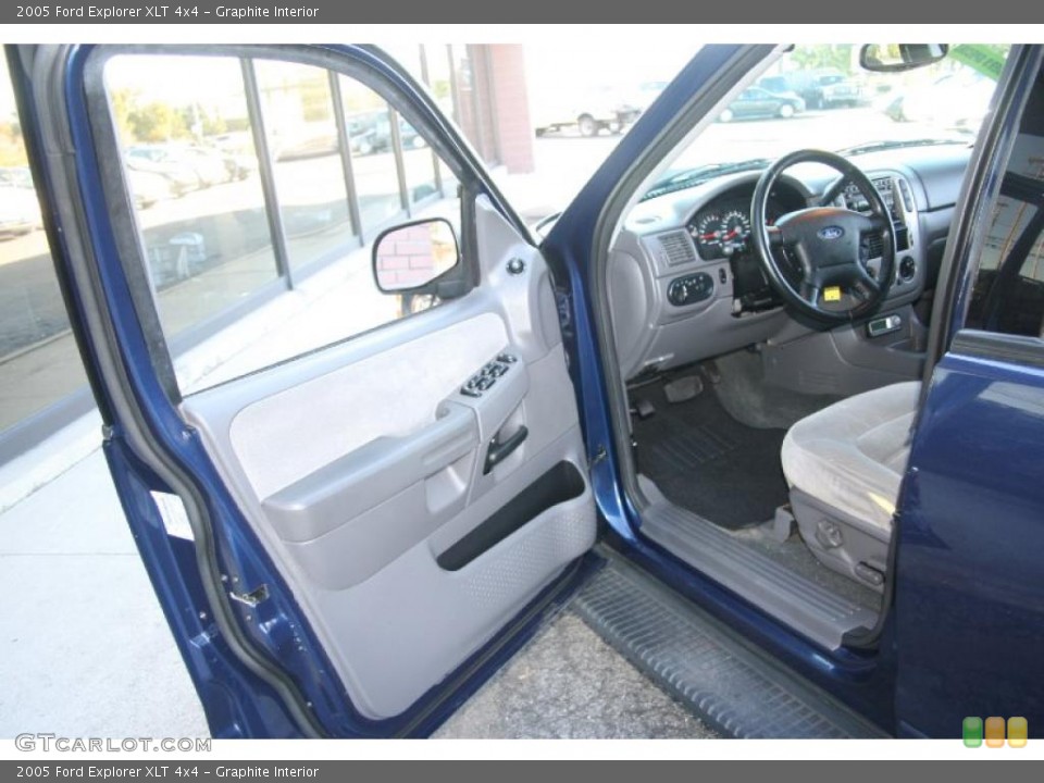 Graphite Interior Photo for the 2005 Ford Explorer XLT 4x4 #37974940