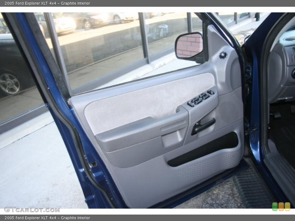 Graphite Interior Photo for the 2005 Ford Explorer XLT 4x4 #37974956