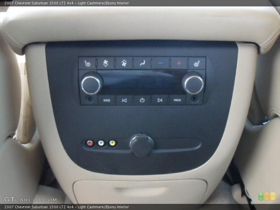Light Cashmere/Ebony Interior Controls for the 2007 Chevrolet Suburban 1500 LTZ 4x4 #37977408