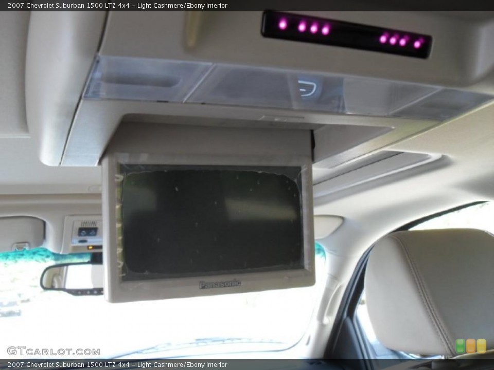 Light Cashmere/Ebony Interior Controls for the 2007 Chevrolet Suburban 1500 LTZ 4x4 #37977424