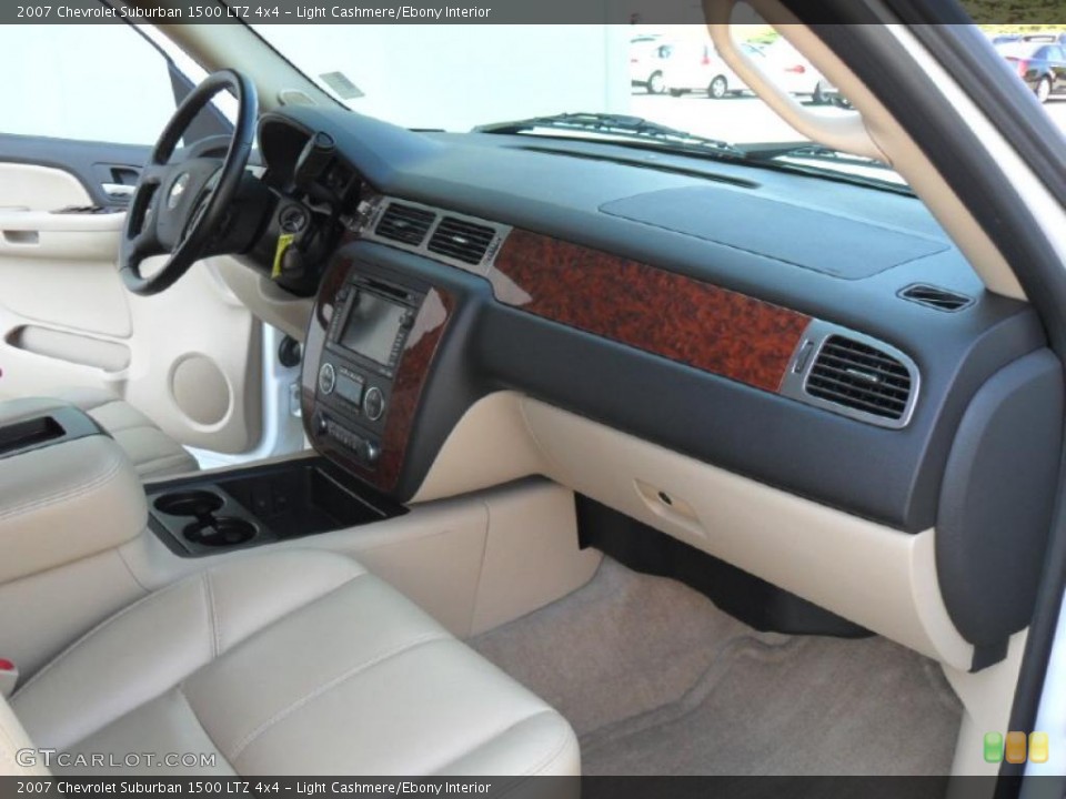Light Cashmere/Ebony Interior Photo for the 2007 Chevrolet Suburban 1500 LTZ 4x4 #37977496