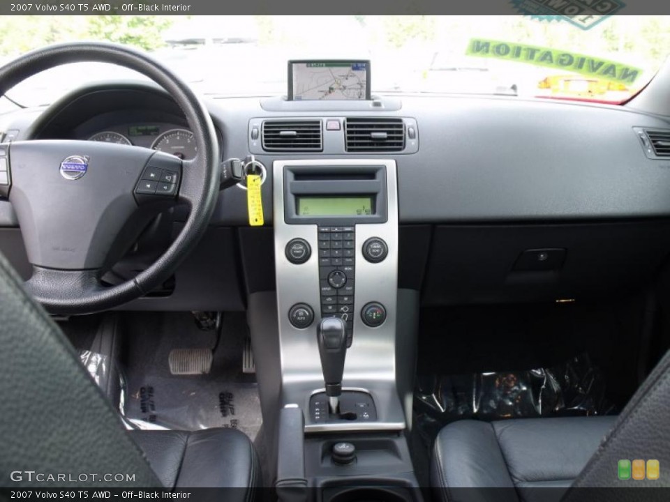 Off-Black Interior Dashboard for the 2007 Volvo S40 T5 AWD #37978388