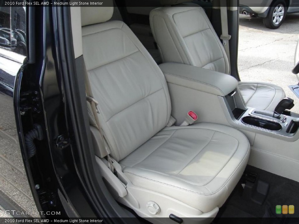 Medium Light Stone Interior Photo for the 2010 Ford Flex SEL AWD #37979560