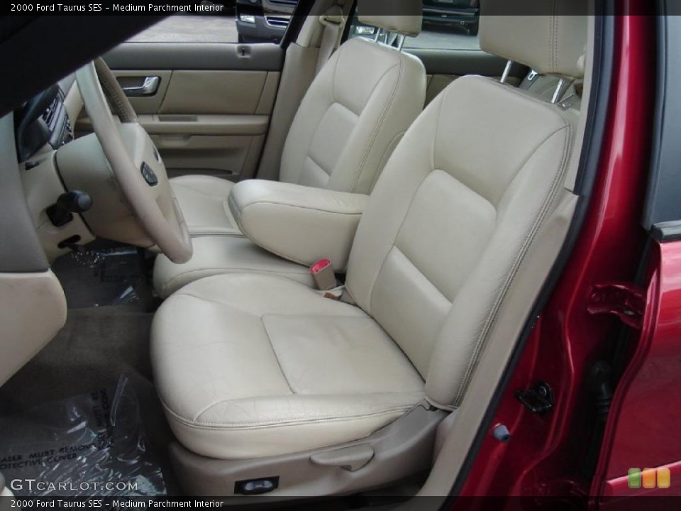 Medium Parchment Interior Photo for the 2000 Ford Taurus SES #37980372