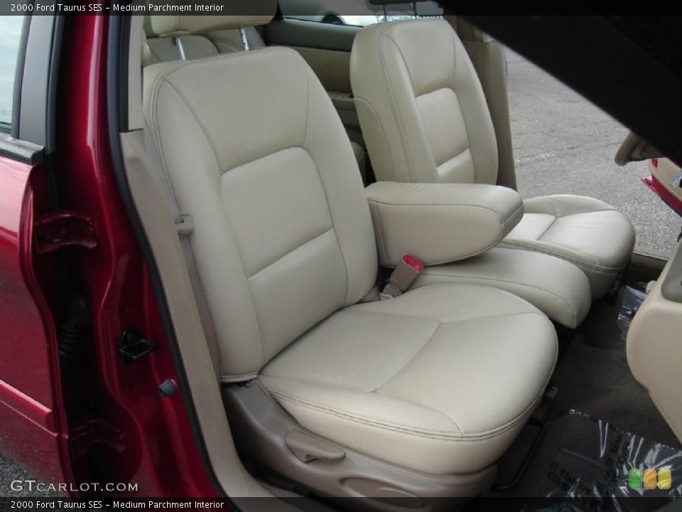 Medium Parchment Interior Photo for the 2000 Ford Taurus SES #37980388